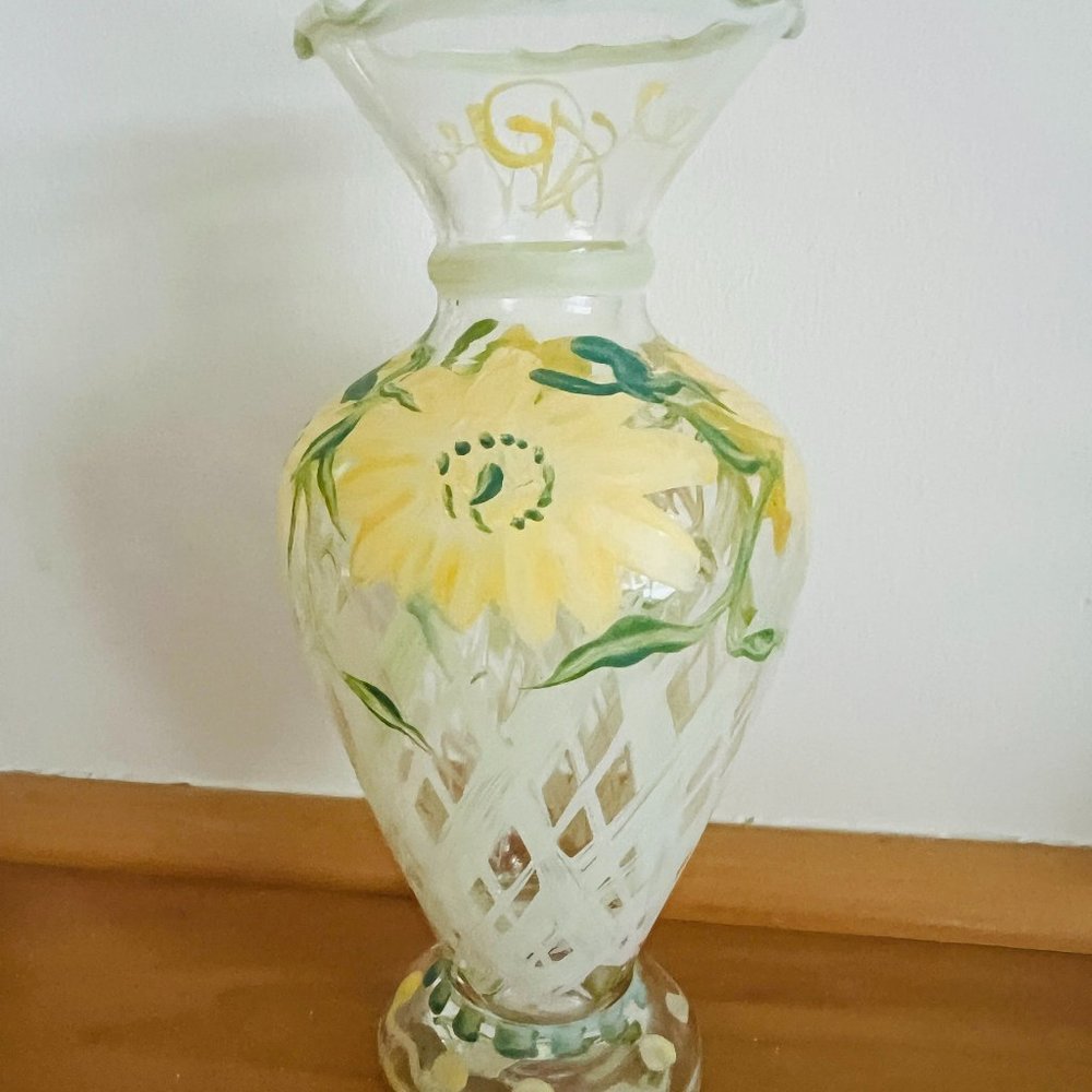 TRACEY PORTER Daisy & Lattice Hand Painted Vase EUC